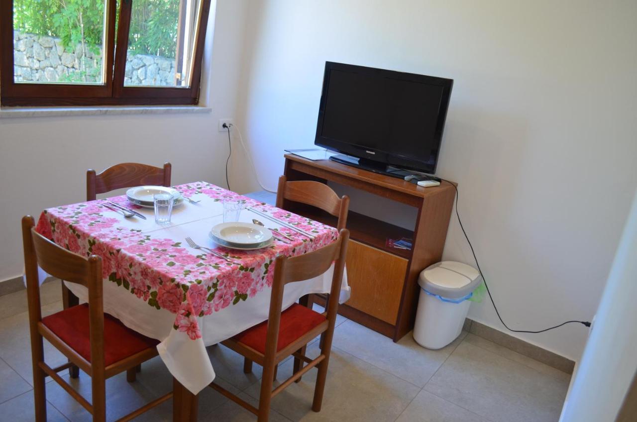 Apartments Mare Malinska Dış mekan fotoğraf