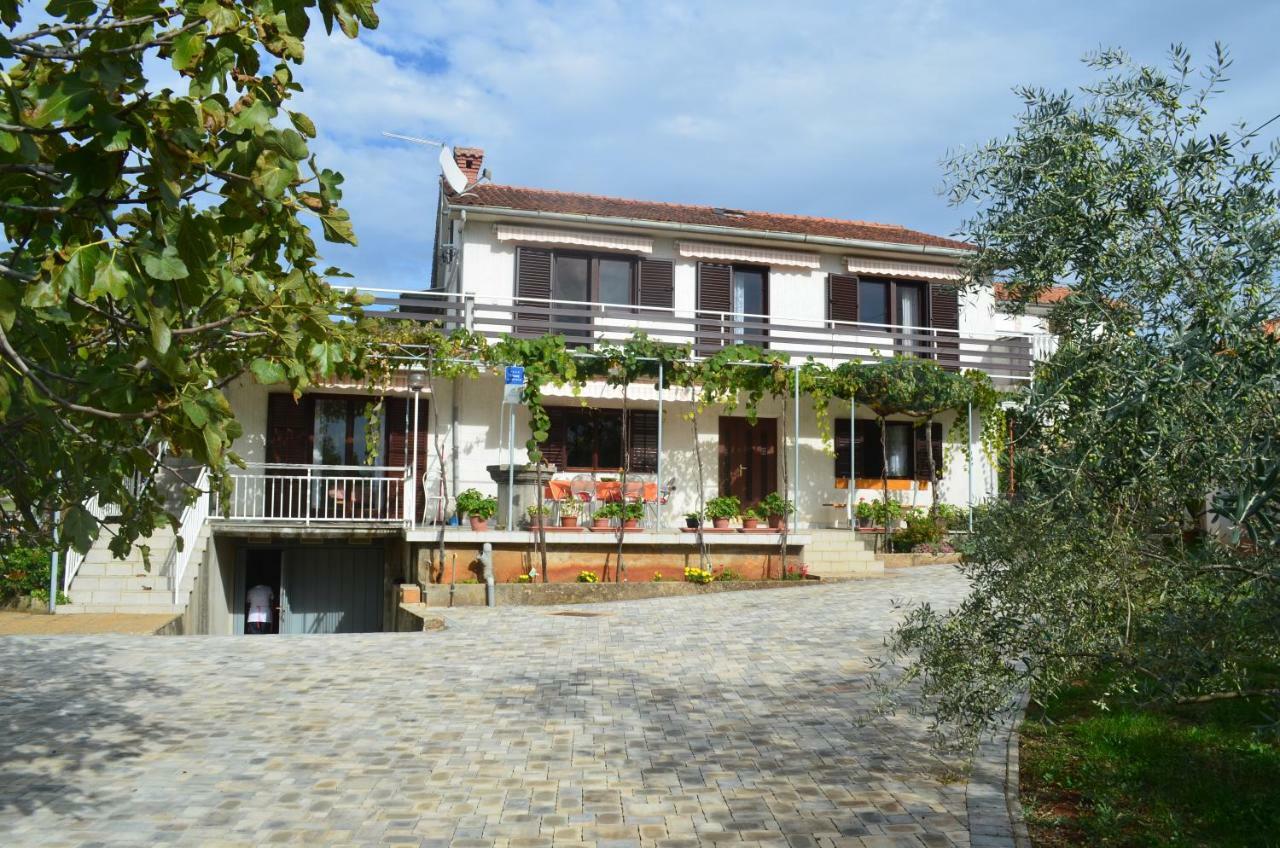 Apartments Mare Malinska Dış mekan fotoğraf