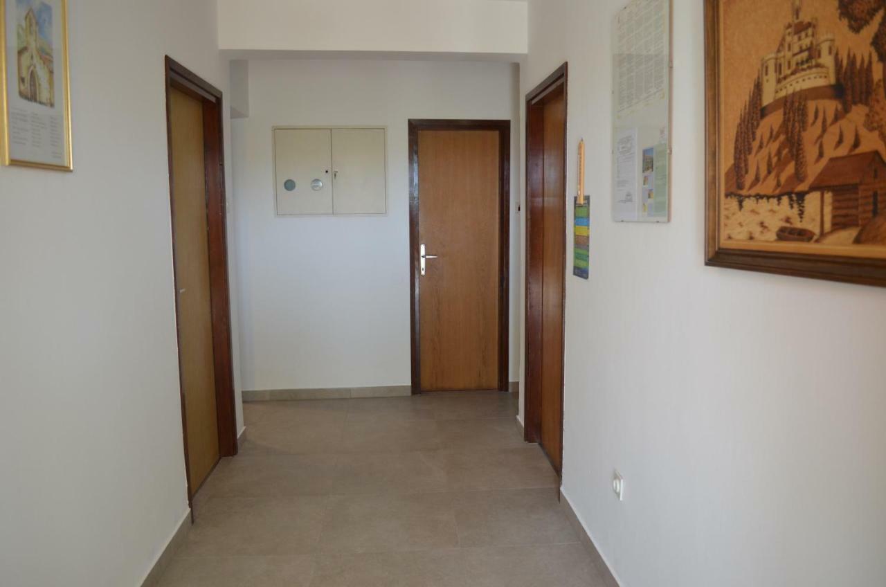Apartments Mare Malinska Dış mekan fotoğraf